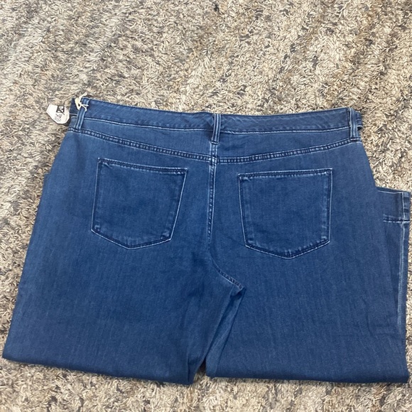 Universal thread, wide leg, crop soft denim medium wash, jeans, size 22 w/ belt - Picture 8 of 11